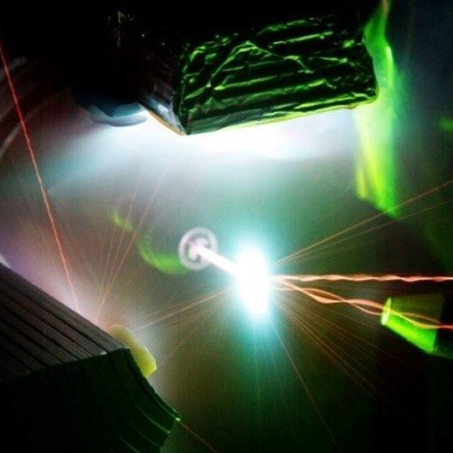 Invisible infrared light from the 200-trillion-watt Trident Laser